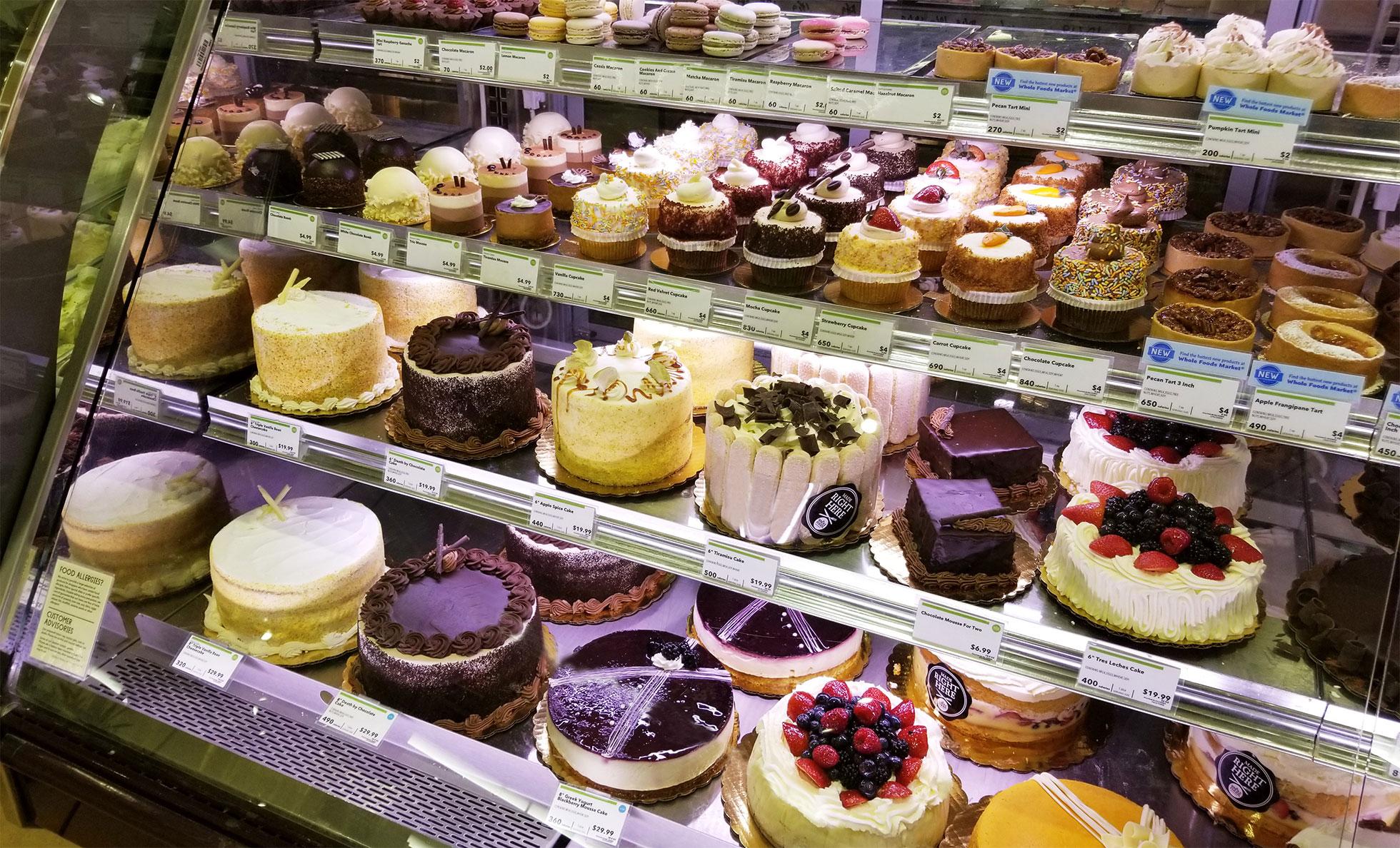 Bakery display cases are not just storage units. They are one of the most powerful sales tools inside a bakery or grocery store. Before a customer smells bread or tastes a pastry, they judge freshness visually. Lighting plays a decisive role in that judgment. Bakery Display Case Lighting